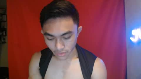 Snapshot of cutie_hunk69 chatting on June 20, 2:36 am cutie_hunk69 online show from June 20, 2:36 am