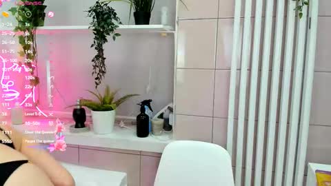 Lina online show from December 5, 2:03 pm