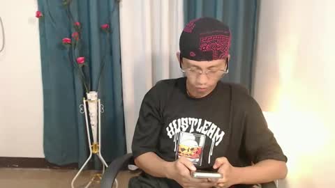 Snapshot of cutie_mico chatting on March 31, 11:43 am cutie_mico online show from March 31, 11:43 am