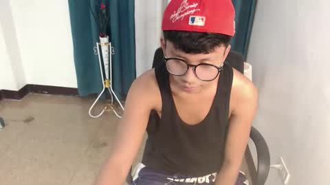 Snapshot of cutie_mico chatting on May 12, 10:34 am cutie_mico online show from May 12, 10:34 am