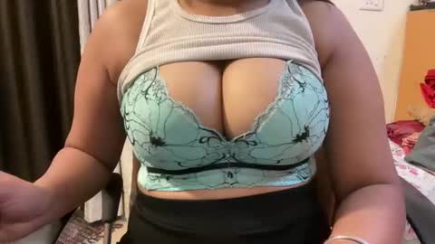 Snapshot of cutie_ruhi chatting on February 20, 7:36 pm Ruhii online show from February 20, 7:36 pm