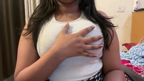 Snapshot of cutie_ruhi chatting on March 3, 10:43 am Ruhii online show from March 3, 10:43 am