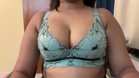 Snapshot of cutie_ruhi chatting on June 6, 7:40 pm Ruhii online show from June 6, 7:40 pm