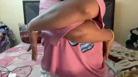 Snapshot of cutie_ruhi chatting on June 13, 4:21 am Ruhii online show from June 13, 4:21 am