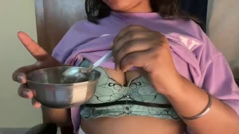 Snapshot of cutie_ruhi chatting on June 13, 4:27 pm Ruhii online show from June 13, 4:27 pm
