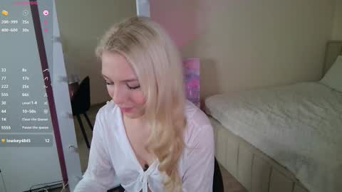 Snapshot of cutiee_lady chatting on February 22, 5:11 pm MILA online show from February 22, 5:11 pm