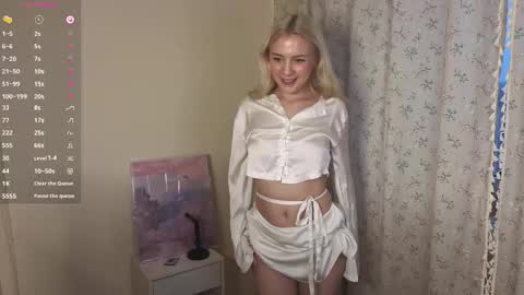 Snapshot of cutiee_lady chatting on March 27, 3:34 pm MILA online show from March 27, 3:34 pm