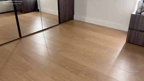 E online show from March 18, 1:58 pm