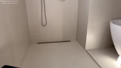 E online show from March 23, 2:32 pm