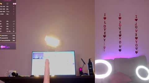 Snapshot of cutieotter chatting on March 5, 11:05 pm Ann online show from March 5, 11:05 pm