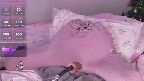 Snapshot of cutiev97 chatting on January 21, 11:55 pm CutieV online show from January 21, 11:55 pm