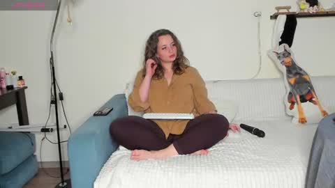 Vikki online show from August 1, 5:34 pm