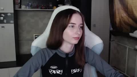 Snapshot of cutti_crystal chatting on November 4, 3:05 am Cutti Crystal online show from November 4, 3:05 am