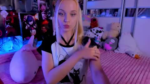 Nora online show from October 22, 8:30 pm