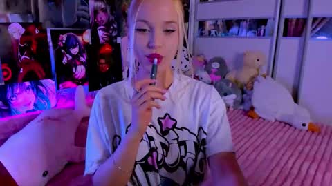 Nora online show from December 19, 9:33 pm