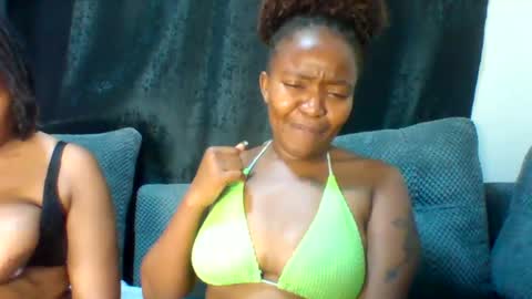 Snapshot of cuvy_babe chatting on July 4, 11:11 pm cuvy_babe online show from July 4, 11:11 pm