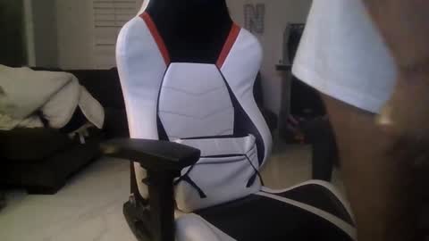 Snapshot of cxrlitos384092 chatting on December 21, 1:51 pm cxrlitos384092 online show from December 21, 1:51 pm