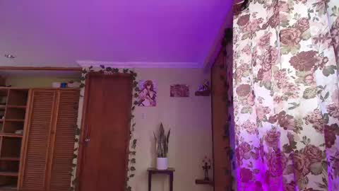 Snapshot of cybercami chatting on February 13, 4:14 pm Camila online show from February 13, 4:14 pm