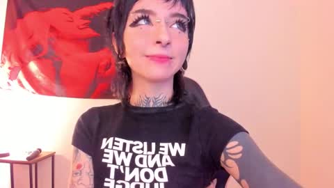 cel I am independent Help me reach 200 thumbs up uwu online show from March 13, 3:57 am