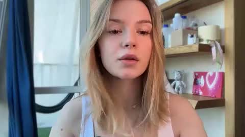 Im Emi streaming with my friend Reyna today online show from June 16, 10:40 am