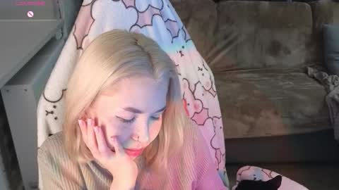 Snapshot of cybersmiling chatting on November 30, 10:25 pm Jane online show from November 30, 10:25 pm