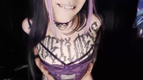 Snapshot of cybertrouble_ chatting on April 11, 8:57 pm Nikki online show from April 11, 8:57 pm