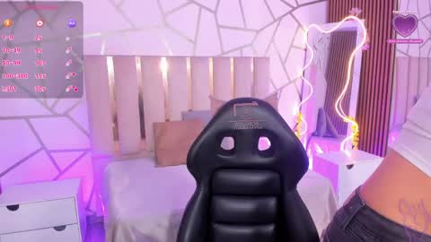 cyrus_tay online show from April 22, 11:45 am