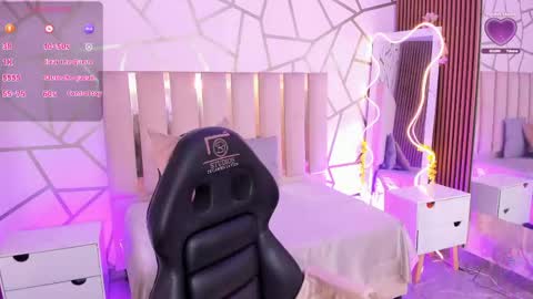 cyrus_tay online show from April 23, 12:29 pm