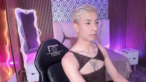 cyrus_tay online show from May 4, 3:35 am