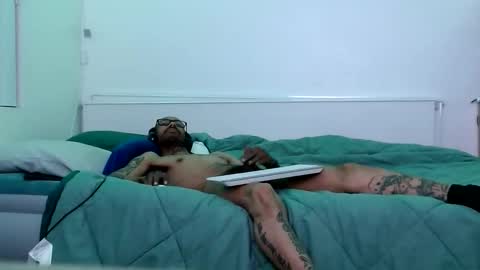 Snapshot of cyrusveal3 chatting on June 11, 11:52 am SkinnyTattedGuy online show from June 11, 11:52 am