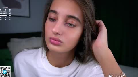 Snapshot of czamabech chatting on October 20, 12:55 am Isabella online show from October 20, 12:55 am