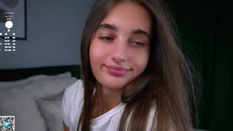 Snapshot of czamabech chatting on October 23, 1:05 am Isabella online show from October 23, 1:05 am