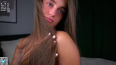 Snapshot of czamabech chatting on November 9, 1:04 am Isabella online show from November 9, 1:04 am