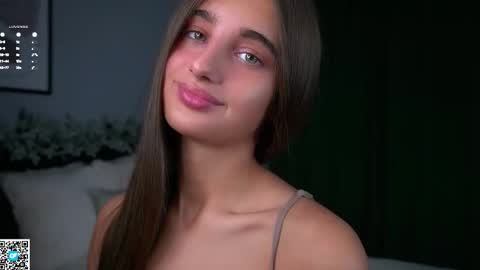 Snapshot of czamabech chatting on December 5, 1:03 am Isabella online show from December 5, 1:03 am