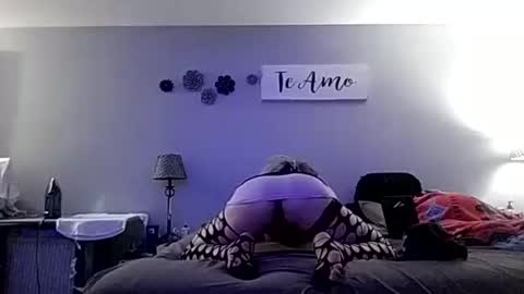 IMA PUT IT ON YA SHOULDER SO U CAN THINK ABOUT IT online show from October 8, 11:19 am