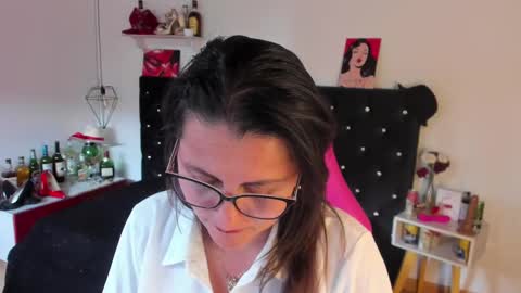 Mia  online show from February 14, 3:15 pm