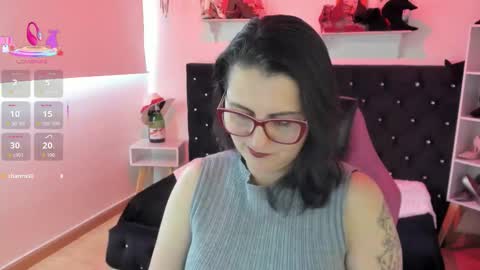 Mia  online show from October 7, 1:08 pm