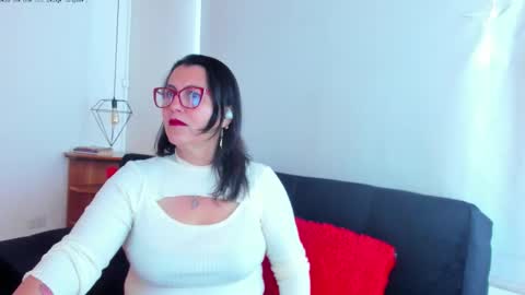 Mia  online show from October 18, 1:56 pm