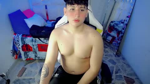 Snapshot of d_moneyy_ chatting on December 21, 3:24 am teddy online show from December 21, 3:24 am