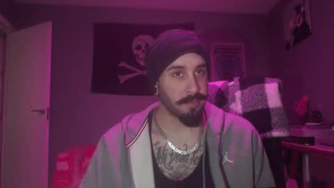 Snapshot of dabirdfree chatting on February 22, 8:40 pm Destroyer online show from February 22, 8:40 pm