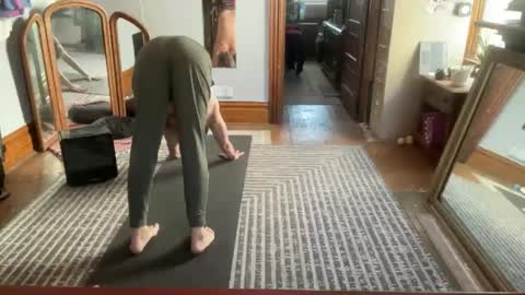 daddnextdoor online show from October 3, 6:05 pm