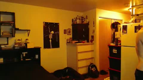 Snapshot of daddy_werewolf chatting on March 16, 7:34 am daddy_werewolf online show from March 16, 7:34 am