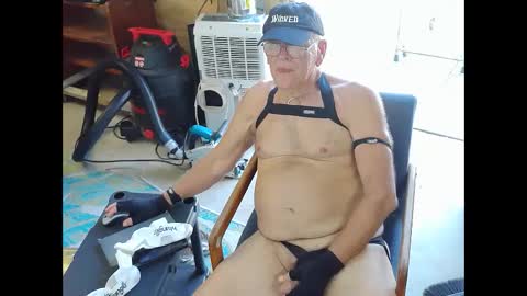 Snapshot of daddyass4u2breed chatting on September 16, 1:12 pm daddyass4u2breed online show from September 16, 1:12 pm