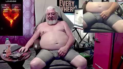 Snapshot of daddydom4fun chatting on April 29, 10:16 pm Daddydom4fun online show from April 29, 10:16 pm