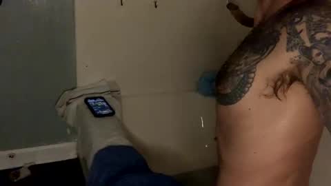 Snapshot of daddyontherd chatting on December 28, 10:55 pm EOnTheRd online show from December 28, 10:55 pm