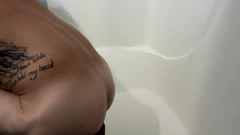 Snapshot of daddyontherd chatting on October 5, 9:29 am EOnTheRd online show from October 5, 9:29 am