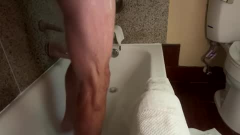 Snapshot of daddyontherd chatting on October 23, 8:13 am EOnTheRd online show from October 23, 8:13 am