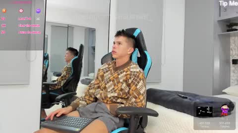 Snapshot of daddyrich4u chatting on October 12, 4:22 am daddyrich4u online show from October 12, 4:22 am