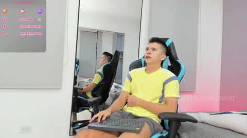 Snapshot of daddyrich4u chatting on November 13, 1:26 am daddyrich4u online show from November 13, 1:26 am