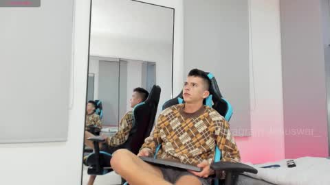 Snapshot of daddyrich4u chatting on November 16, 1:00 am daddyrich4u online show from November 16, 1:00 am